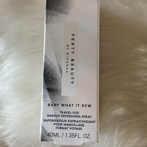 Fenty Beauty travel size makeup refreshing spray 40ml - Picture 3 of 7